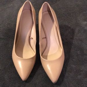 Old Navy Nude faux leather pumps